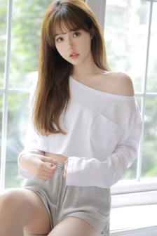 美女把尿口扒开灌牛奶